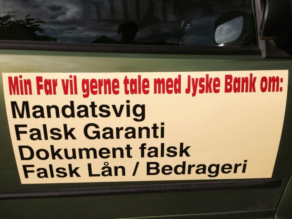 Listen med spørgsmål og link nederst redigeres dagligt. Senest rettet 17-11-2017 Spørgsmål 6.A indsat :-) ------------------- Sagen, handler i bund og grund bare om jyske bank bedrager deres kunder, og hvor gode jyske bank er til SVIG foretninger. Læs dagbogen på www.banknyt.dk ------------------- :-( Vi har i sagen mod jyske bank brug for at Nykredit underskriver et dokument. Bare underskrive at vi ikke har hjemtaget noget lån i Nykredit på 4.328.000 kr. Som blev tilbudt 20 maj 2008. :-) :-) Se bilag på at tilbud er bortfaldet og derfor ikke kan eksistere. https://facebook.com/story.php?story_fbid=10214873510170621&id=1213101334&ref=bookmarks :-) :-) BILLEDER I NY TIDSLINIE SAGEN MOD JYSKE BANK FOR BEDRAGERI SVIG https://facebook.com/story.php?story_fbid=1493715853997211&id=1045397795495688 :-) :-) Normale og ærlige mennesker ville ikke nægte at hjælpe andre i en sådan sag, men anderledes er det med Nykredit. :-) Nykredit nægter at underskrive, for på den måde at hjælpe jyske bank med at kunne fortsætte bedrageri af kunde. :-) Nykredit kan følge sagen her. Om underskrift. https://facebook.com/Nykredit-dækker-over-SVIG-i-Jyske-Bank-Advokat-Mette-Egholm-Nielsen-svare-351558681922937/ :-( :-) Vi har anmodet vores advokat skrive til Nykredit 20-09-2017 og kræve en underskrift. Hvis Nykredit v/ Advokat Mette Egholm Nielsen Stadig nægter at underskrive. :-( På trods af møde referat fra Nykredit, og de mange beviser på at der ikke findes noget optaget lån i Nykredit på 4.328.000 kr Og at Nykredit heller ikke vil vise der findes et optaget / hjemtager lån i Nykredit på 4.328.000 kr. :-) Anmode vi vores advokat, at stævne Nykredit, så de tilpligtes til at underskrive. :-) Vi ved her 5 oktober 2017 stadig ikke om, der er skrevet, eller udtaget stævning mod Nykredit. :-) :-) Vores advokat Skrev 04-10-2017 At han anbefale, at vi opgiver sagen imod jyske bank. Og skriver om højsteretsdomme, om sager omhandlende rente bytte, Men skriver intet om det vores sag handler om. ( de mange spørgsmål som er nederst ) :-) :-) !. Vi blev meget forvirret over at vores advokat kun taler om dårlig rådgivning, omkring en rente bytte med jyske bank, En rentebytte, som jyske bank har lavet ved egen hånd. ! Uden påforhånd at sikker sig en mundtlig eller skriftligt aftale ved kunde. Vores Advokat er oplyst februar 2016 At den anlagte sag mod jyske bank er ændret. FRA DÅRLIG RÅDGIVNING TIL SVIG / BEDRAGERI At vi ikke har et lån 4.328.000 kr. at betale på, eller bytte renter med til nogle. At vi ikke har aftalt og godkendt den rente bytte fra 16-07-2008 som jyske bank opråber sig i retsforhold at være den der er godkendt 15-07-2008. :-) Vi har fremsende alt materiale til vores advokat februar 2016 og løbende herefter. Samt efterfølgende sendt kopi politi anmeldelse af jyske bank for bedrageri. En anmeldelse som stiller store spørgsmåls tegn, ved jyske Banks Hæderlighed, Ærlighed og Troværdighed. Sagen viser tydelige tegn på bedrageri. :-) Materialet er gennemgået ved møde ved min advokat. 2016 og grundig forklaret, og dengang forstået. Desværre mene min advokat tydeligvis ikke, at det nu har nogle betydning for sagen, mod jyske bank, da intet er blevet nævnt eller omtalt. :-) Vores advokat mener kun det handler om dårlig rådgivning, og sagen faktisk er tabt på forhånd, og anbefaler vi skal opgive. Hvorfor Carsten sendte et link hertil siden. :-) For på den måde måske at kunne ændre vores advokats opfattelse af sagen, som han ser den. Vores opfattelse af sagen, er tydeligvis en helt anden end vores advokat. :-) Som ikke syntes de nævnte forhold nederst, har betydning. Nogle de mange forhold, er her indsat som spørsmål nederst , og vi mener de alle har relevans til den anlagte sag, som vi mener er bedrsgeri. :-) Svig for milioner mod kunde i jyske bank. https://facebook.com/JyskeBank.dk/?ref=bookmarks :-) Vores bog og historie om at være 9 år i helvede, med den grønne slagter. Ud af planlagte 20 år. Men nok snarer at skulle skulle være det resten af livet. :-) Grundet jyske bank og en kæmpe løgn. OG nej det er ikke en beskyldning. Vi føler bare at JYSKE BANK LYVER en smule her, måske ligefrem planlagt. :-) Men det taler vi jo mere om i retten, for vi vil have alle vores spørgsmål besvaret, Det er åbenbart det eneste sted jyske bank vil besvare spørgsmål. :-) http://ekstrabladet.dk/kup/dinepenge/andelsboligforeninger-har-faaet-nok-stopper-betalinger-til-gebyrgribbene/6029918 Det er vores almindelige princip, at når en sag verserer for domstolene, udtaler vi os ikke, siger Peter Stig Hansen, juridisk direktør i Jyske Bank (dette er en MASTER som rettes med røbende link på bilag til alle spørgsmål, frem til vi har første retsmøde) :-) Kan denne historie mon betale for sådanne en bil de næste 20 år med alt betalt :-). Det ville være dejligt ny bil hvert andet år, Historien bør blive til en gyser film, selv om der kom mordtrusler fra en der købte flere ph lamper fra Carstens konto mens han var syg, var jyske bank er dog den mindst søde i historien og hjulpet kreditforeningen Nykredit I historien du gerne skulle se som film. :-) Men som da vi intet havde efter jyske bank tog alt fra os, der var intet lys at se forude, nu har vi bare en god historie at fortælle. :-) Lidt mere fra oplevelsen er her https://www.facebook.com/carsten.storbjergskaarup/posts/10212893634034955 En fyldte tanken med olie, TAK En betalte til maden, TAK En betalte medicin, mange hjalp TAK :-) Undtagen jyske bank, de ønskede kun at tage alt og jyske bank tager stadig af kassen til renter af lån som ikke findes. DET ER BEDRAGERI SVIG SVINDEL :-) Mens jyske bank tog hvad de kunne tage, gemte vi dette minde, Carsten's hjerne :-) den huske hele historien. Om den tyvagtige og bedrageriske JYSKE BANK. ----- :-) :-) Bliver du Snydt af jyske bank så fortæl om det, Og har du brug for hjælp i din sag så ring 40333400. Carsten hjælper dig Gratis :-) Carsten ved om nogle hvordan jyske bank arbejder, og lyver for at tjære penge. :-) :-) Svar udbedes her eller i retten. :-) :-) Vi afventer 5-10-207 svar fra vores advokat om han mener vi har optaget et lån i Nykredit, efter tilbudet 20 maj 2008 på 4.328.000 kr. Og har aftalt om han mener vi har aftalt at bytte renter med jyske bank, på dette lån. Jævnfør den af jyske Banks fremlagte rente bytte lavet 16-07-2008 Som skulle erstatte den der er aftalt 15-07-2008 :-) :-) Mens vi venter så læs med. Lidt af de spørgsmål jyske bank ignorere og ikke vil svare på, :-) Men hvad jyske bank vil jo overhoved ikke tale med Carsten Storbjerg, det har bestyrelsen ved Philip Baruch skrevet 31/5-2016 Og på havkatten skriver de, sagen må gå sin gang, og det handler om jura Lige som de skriver at jyske bank overholder alle regler og love :-) Hej jyske bank, i er tilbudt dialog men ønsker det ikke, vi er også ved at være ret ligeglad kun far vil tale, men vil ikke være til grin. 1 år og 6 måneder gik uden at jyske bank har, ville elle tør svare på, om det lån i Nykredit på 4.328.000 kr. er falsk eller sandt, og i øvrigt intet vil svare på. :-) jyske bank behøver slet ikke svare, på noget som helst, er ved at være ret ligeglad, Men tænk da på bankernes omdømme, og ATP PFA mm som støtter jyske Banks handlinger ved aktie køb, og deres partner som REALMÆGLERNE GF FORSIKRING MM ;-( Banken får alligevel alle spørgsmål i retten. Så vi tager den der fra, Dyrt for Carsten med retten, men det er jo bankens måde at forsøge at stoppe disse dumme spørgsmål fra kunde der føler sig bedraget, ingen beskyldning men føler os bedraget. :-) :-) I retten må vi så bare ønske en god forestilling. Og se det sande jyske bank arbejde med jura af bølgepap og stjerne advokater, med speciale i bestyrelses ansvar. Opdater 23-09-2017 Jyske bank har på ingen måde vist ønske om dialog, Min advokat er ikke blevet kontaktet siden 2-11-2016 med en skjult dagsorden en rente sikring. :-) Gud fader i skuret, afviste på stedet at spilde tiden, så heller en dom da. jyske bank må gerne komme til mig, hvis de har noget de vil undskylde, de skal ikke spilde min advokats tid, han skal snart lave nyt proces skrift med de forhold som er fremlagt. :-) Og skal laves så sagen kan rykke videre i straffe retten efter. Regner ikke det af jyske Banks bestyrelses forliges tilbud, for andet end et nyt forsøg på at snyde mig med en Swap, vi kan jo ikke stole på jyske bank :-) Seneste henvendelse fra jyskebank var tilbudet om at lave en rente sikring på et andet lån som jeg har hjemtaget langt op i 2009 Dette var en direkte fornærmelse mod min familie og mig. :-) Halo jyske bank, og Philip Baurch jeg er altså blevet rask, så stop nu jeres latterlige forsøg på at snyde mig. :-) Kære jyske bank er taget i groft svig og løgne så tro ikke jeg er helt dum, og uden advokater fandt jeg ud at jyske Banks sande fundament. :-) Hvis bare det en masse fejl så bør jyske bank komme til mig, selv om det virker ret bevist, efter CEO blev oplyst om det 25 maj 2016 Ring 40 33 34 00 tal med Carsten istedet for at lave mere lort for jyskebanks troværdighed. Undskyld sproget men er lidt sur :-) -- Spørgsmål er næppe nye. Desværre vil Jyske bank ikke besvare nogle af dem. :-) :-) - 0. Sagens start, og hvorfor sagen faktisk startede, det handlede først om dårlig rådgivning. Rentesikring (eller rente swap) (eller rentebytte) til et underlægende lån i Nykredit. Dette er ikke et spørgsmål men en konstatering, Swappen W015785999 på 4.328.000 kr. som er lavet 16/7 2008 hvor Jyske Bank siger den er lavet 15/7 2008, at vi har godkendt denne. for at rentesikker et underlægende lån, også på 4.328.000 kr. som Jyske Bank har fortalt 3 personer, der har bistået i sagen, og i øvrigt alle er advokater, for at overbevise dem at Jyske Bank talte sandt. Og der ikke var noget at gøre, derfor opfordrede Advokat Søren Nav på dette grundlag at Carsten opgav kampen og derved betalte jyske bank, og i øvrigt opgav. Carsten siger i dag at swappen Swappen W015785999 ikke er aftalt, og det underlægende lån er FALSK, eller, siger bare det findes ikke i nykredit. https://www.facebook.com/pg/JyskeBank.dk/photos/?tab=album&album_id=1313767645325367 :-) :-) ----- 1. Hvordan kan jyske bank lave 2 byggekreditter, til 2 forskellige virksomheder, (2 cvr nummer). Både samtidige og overlappende Altså på samme kontonummer. ?. Er det ikke det samme som at sætte den samme nummerplade på 2 forskellige biler Samtidigt :-) ? Hvordan ved man hvilket cvr. Som betaler når der er 2 virksomheder på ? https://www.facebook.com/pg/JyskeBank.dk/photos/?tab=album&album_id=1314913848544080 :-) :-) ----- 2. Hvordan kan et swap bilag, blive væk. ? Altså den swap aftale, som kun er indgået, under forudsætning hvis man hjemtager det underlægende lånetilbud ? Det er her vist bare 2 bilag, som er blevet væk, for jyske bank. :-) En aftale og at aftalen lukkes. Og måske er andre bilag også blevet væk, hvis de findes :-) https://www.facebook.com/pg/JyskeBank.dk/photos/?tab=album&album_id=1315070638528401 :-) :-) -- 3. Selve forudsætningen for swap aftalen. Var både forkert og mangelfuld, og havde kun et formål. At jyske bank, måske bevist har fortiet og tilbageholdt flere oplysninger, over for deres kunde, forud for en swap aftale, har du vores ord på. Jyske bank syntes tilsyneladende ikke at huske, hvad banken oplyste i deres swap anbefalinger, Og derefter benægter at have tilbage holdt oplysninger, for deres kunde. Desværre har vi ikke optagelser af disse samtaler. Vi kommer ind på hvad jyske bank faktisk oplyste og svarede. Vi viste på daværende tidspunkt desværre ikke, at jyske bank efterfølgende ville benægte. Og at det derfor var nødvendigt at optage samtaler i jyske bank. Efterfølgende har vi dog fundet flere beviser, på at jyske bank har løjet for os i gennem de sidste 9 år. Vi kan og vil bevise, dokumentere løgne fra jyske bank. :-) :-) -- 4. Hvordan kan et swap bilag, blive væk. ? Altså en swap aftale der bliver lukket. og derefter at forsvinde, for jyske bank ? Det er vist her bare de 2 bilag der er blevet væk, for jyske bank. :-) (Det ene bilag finder jyske bank dog igen 7 år efter) :-) https://www.facebook.com/pg/JyskeBank.dk/photos/?tab=album&album_id=1315070638528401 :-) :-) -- 5. Hvorfor er de 2 bilag, ikke medtaget på årsopgørelsen, for det år hvor aftalen laves og lukkes. Der findes på årsopgørelsen kun den swap jyske bank egenhændigt har lavet. Det ene af de forsvundne bilag, er heldigvis efterfølgende dukket op igen, i en mail fremsendt fra et bestyrelsesmedlem. Men det er ikke på års opgørelsen ? :-) Hvordan kan 2 juridiske gældende dokumenter forsvinde fra Jyske Bank, må man fjerne disse. ? https://www.facebook.com/pg/JyskeBank.dk/photos/?tab=album&album_id=1316246245077507 :-) :-) — 6. Hvordan kan jyske bank, egenhændigt lave en ny rentebytte / swap aftale, uden at tale med deres kunde først ?. :-) Og derefter at indsætte deres nye rentebytte / swap bilag, i stedet for det swap bilag der i første omgang forsvandt :-). Fra jyske bank. Heldigvis dukkede det forsvundet bilag op igen, i et fremsendt svar fra jyske bank sep. 2015 Da en af jyske banks bestyrelsesmedlemmer og advokat, var så venlig og sender en kopi til retten i Viborg, i den anlagte sag mod jyske bank. :-) Og at jyske bank derefter februar 2015 på spørgsmål, oplyser at de kun har ombyttet de 2 bilag. Her er tale om et bilag / en swap aftale, som kunden ikke har anmodet jyske bank om at lave, eller indsætte til et lånetilbud. Findes der en mundtlig eller en skriftlig godkendelse af den aftale / bilag om det :-) Vi efterlyser bevis. :-) :-) — 6.A. Må man ændre i en indgået aftale. (Glem lige at jyske bank i svaret tilbageholder oplysninger om at aftalen er lukket) Jyske bank Philip Baurch skrive i retsforhold, efter 10-09-2015 hvor jyske bank er blivet opdaget. i at fuske med dokumenterne. At jyske bank 16-07-2008 kun har rettet i indgået aftale fra 15-07-2008 Altså jyske bank skriver at banken har rettet i et juridisk dokument, uden om kunden, og ikke fået en godkendelse. At jyske Banks advokat Lund Elmer Sandager oplyser i er retsforhold at jyske bank retter i en aftale, der er blevet lukket, bekymrer ikke advokaterne. Men når Lund Elmer Sandager i et retsforhold bruger falske oplysninger om lån der ikke findes, bliver man ikke overrasket. :-) :-) — 7. Hvordan kan jyske bank lade en ikke eksisterende gæld tinglyse. Altså lade et lånetilbud tinglyse som det var hjemtaget når lånet ikke er hjemtaget, eller overhoved findes hjemtaget og udbetalt :-) En kopi af hjemtagelsesanmodning med min underskrift og kopi af udbetalingen, er blevet efterlyst. :-) :-) — 8. Hvilket bilag er brugt over for tinglysningsretten, for at kunne tinglyse gælden til lån 4.328.000 kr. i Nykredit, som aldrig er blevet hjemtaget. 8.A Har jyske bank selv rykket tilbage i pantrækkefølge og givet Nulredit oprykkende pant på 4.328.000 kr. 16-04-2009. 8.B Har jyske bank jyske bank selv tinglyst pantet på 4.328.000 kr. til Nykredit 16-04-2009. :-) :-) — 9. Hvordan kan jyske bank hæve af betroede midler, til tinglysning af et lån i Nykredit, som ikke findes. først efter selv at blive stævnet indrømmer Nykredit, at de intet kender til lånet.? Lånet som jyske bank nægter at bevise hjemtaget og udbetalt. https://facebook.com/pg/JyskeBank.dk/photos/?tab=album&album_id=1317733184928813&ref=page_internal :-) :-) -- 10. Hvordan kan jyske bank hæve af betroede midler, for lånesagsomkostninger til Nykredit Som Nykredit efter selv at være stævnet, indrømmer at de intet kender til. Lånet som jyske bank hæver lånesags omkostninger for at formidle. Og som jyske bank nægter at bevise findes, som hjemtaget og udbetalt. https://www.facebook.com/pg/JyskeBank.dk/photos/?tab=album&album_id=1317095824992549 Udnyttelse: https://www.facebook.com/JyskeBank.dk/photos/a.1046330268735774.1073741836.1045397795495688/1233278270040972/?type=3&theater :-) :-) — 11. Hvordan kan jysk bank hæve af betroet midler, til gebyr for at lave sikkerhed over for Nykredit på et lån der ikke findes.? :-) :-) — 12. Hvordan kan jyske bank kræve en grund tvangssolgt, når banken ved de ikke selv har første ret til provenuet. Min ejendomsret er blevet krænket. :-) :-) — 13. Hvordan kan jyske bank forsvare at banken kræver et påstået underliggende lån til en swap (der der ikke er godkendt) afdrage ekstraordinært, og samtidig selv hæve renter af provenuet frem til 2028. er det ikke bedrageri. ? :-) :-) — 14. Hvordan kan jyske bank nægte at have krævet et tvangssalg, når banken udmærket ved, at det alene var et krav fra jyske bank. :-) :-) — 15. Hvordan kan jyske bank forklare at deres advokat og bestyrelse efter nok 20 breve, alle med samme meget klare og tydelige spørgsmål, vælger at svare direkte forkert på spørgsmål, om et lån var hjemtaget og blevet udbetalt mm.? Altså forsøger at vildlede. :-) :-) — 16. Hvorfor lyver jyske bank, over for sin kunde, skriver direkte usandt i mail om at et lån findes, selv om banken ved det er usandt. :-) :-) — 17. Hvorfor lyver jyske bank, når de skriver i mail at jeg har lavet lånet om, igen når banken ved det aldrig har været hjemtaget, så kan det heller ikke omlægges. ? :-) :-) — 18. Hvorfor vil jyske bank ikke svare deres kunder, som stiller spørgsmål, om et lån kunden ved ikke har hjemtaget. Det er vel banken, jyske bank som skal bevise, at kunden har hjemtaget, et lån i Nykredit. Selv om Nykredit bekræfter at de intet kender til det påstået lån ? :-) :-) — 19. Hvorfor nægter jyske bank at modtage provenuet, efter jyske Banks tvangs salg af grunden :-) :-) — 20. Hvorfor nægter jyske bank at lave deponeringskonto. Kort sagt hvorfor nægter jyske bank, alt til at jyske bank skulle være involveret i kravet, om tvangssalget, Når jyske bank ikke kan være i tvivl om hvad banken laver. 3 år skulle der gå, før :-) :-) — 21. Hvorfor godkender jyske bank et byggebudget, som jyske bank ved ikke stemmer, Jyske banks mand siger flere gange, om jeg har husket alt, (der er glemt provisioner renter mm) Skulle banken ikke kunne se det ? Jyske Bank siger så sender i budgettet til godkendelse i Nykredit, og i dag ved jeg det er alene jyske bank det :-) :-) — 22. Hvorfor ville jyske Bank ikke hjælpe, at finde ud af hvem som indsatte kr. 1.000.000 kr ( 1 million.) på min konto, selv om jyske bank godt viste svaret. Det kunne være en fejl eller hvidvaskning. ? :-) :-) — 23. Hvorfor oplyser jyske bank at man skal skynde sig at få og hjemtage et lån, da man ellers nok ikke kan låne hele beløbet. ? Jyske bank har selv godkendt budgettet og lånet over for Nykredit, som efterfølgende ikke vil godkende lånebeløbet og kræver det nedbragt med 800.000 kr. Kan også hænge sammen med at der er en Swap som ikke skulle betyde noget, bidraget stiger således fra 0,8 % til 3 % Dette har Nykredit bekræftet telefonisk er grundet swappen, men afviser efterfølgende på mail at skulle have bekræftet dette. (Klog af skade, så det findes en optagelse der bekræfter.) Men lån og rente bytte er fri fantasi En Swap jyske bank ikke oplyser Nykredit noget om, som at jyske bank ønsker denne Swap med på et lån. (Nu er denne Swap dog kun lavet og indsat af jyske bank, uden anmodning eller godkendelse.) :-) :-) - 24. Er det rigtigt at jyske bank efter at først have godkendt et bygge projekt med lån på 4.300.000 kr. overfor nykredit, under betingelser som er overholdt. Derefter ved færdiggørelsen, får oplyst at der kun kan lånes 3.500.000 kr. Og det af jyske Bank, hjemtaget lån i Nykredit nu skal nedbringes med 800.000 kr. Grundet Nykredit efter at have set ejendommen og opdaget der er en Swap registeret ikke vil godkende det lån som jyske bank godkendte. ? :-) :-) - 25. Er det rigtigt at jyske bank, nu har bragt deres kunde ud i at måtte låne de penge i jyske bank som lånet skulle nedbringes med Og til en rente på 9,25 % :-) :-) - 26. Er det rigtigt at jyske bank efterfølgende krævede salgsfuldmagt til at kunne sælge den nybyggede ejendom. ? :-) :-) - 27. Er det rigtigt at jyske bank efterfølgende krævede salgsfuldmagt til at kunne sælge den låntagers private ejendom. ? :-) :-) - 28. Er det rigtigt at jyske bank spærrede deres kundes kontoer for at afkræve underskrifter på disse salgs fuldmagter, Samt for at få deres kunde, til at indgå afdrags aftaler med banken, som kunden meget nemt kunne risikere ikke at kunne overholde. Aftaler som udspringer sig af swappen og det underlægende lån :-) :-) :-) - 29. Er det rigtigt at jyske bank spændte deres kunde så hårdt. Har jyske bank spekuleret i at kunden ikke måtte have mulighed for at indbringe sagen for retten, hvorfor det har været jyske Banks ønske at stække kunden ØKNOMISK Således at kunden med stor sandsynlighed, ikke kunne finde penge til at hyrer en advokat. Så frem kunden nu ville fortsætte den sag, der allerede var indbragt for penge instituttets ankenævn. :-) :-) - 30. Er det rigtigt at jyske bank efterfølgende, ville have pant i alle virksomhedens anparter, således banken fik fuld kontrol. Hvilket 100 % ville have ført til konkurs, såfremt det var lykkes banken, at få en underskrift. :-) :-) - 31. Er det rigtigt at kunden ikke kunne betale andre kreditorer, da jyske bank forfordelte sig selv, ved at sikker sig pant i alt. Og at kunden derved mistede et 25 årig gammel virksomhed, og tabte aktie kapitalen. Kunden redede kun sig selv og ejendom. Ved ikke at underskrive den pant, jyske Bank ville have i selskabet der ejede den nybyggede bygning. :-) :-) - 32. Er det rigtigt at jyske bank, samtidens med at Nykredit krævede det af jyske bank godkendte påforhåndslån 4.300.000 kr. Nedbragt til 3.500.000 kr. Samtids selv fortsatte (fortsætter) med at hæve renter på deres egen Swap aftale ( den Swap som jyske bank selv lavede, efter den som kunden lavede, blev lukket. Og til lånet som vi efterlyser bevis på er hjemtaget og udbetalt.) Og at jyske Bank vil tage oplyst 5,32 % i renter af afdraget frem til 2028 :-) :-) - 33. Er det rigtigt, når man regner på swappen realt betaler en rente på mindst ca. 5,63 % Ligger beregning på. Der kommer et link https://facebook.com/profile.php?id=355265088189333 :-) :-) - 34. Er det rigtigt at jyske bank, hæver renter på den Swap jyske bank egenhændigt har lavet, Mellem 1-4 dage før de selv oplyser Og derved sikker dig en ekstra indtægt på flere ekstra rente dage. (Anslaget på et 20 årig lån svare det til et kvartal.) ca 50.000 kr lige i skuffen Således kunden konto kan gå i minus og jyske bank herefter tager en stor over % i rente. :-) :-) - 35. Er det rigtigt at jyske bank har krævede adskillige sikkerheder, grundet den Swap jyske bank selv har lavet, til det påstået lån. Som: Pant sikkerheder der er omkring eller over 100 % over det samlede lånte beløb. :-) :-) - 36. Hvad findes der af forældelsesregler, omkring hævet af betroet midler,? Som eksempel punkt. 9, 10 og 11. Vel og mærket til lån og sikkerheder for lån der ikke findes. Spørgsmål er nødvendigt da jyske bank åbenlyst syntes at spekulere i forældelsesregler. :-) :-) - 38. Virksomheden har betalt anden virksomheds gæld ved vildledning fra jyske bank. Når jyske bank kan lave samme konto nummer til flere virksomheder samtidens :-) :-) - 39. Og at jyske bank selv flytte gæld fra en virksomhed til en anden virksomhed over natten. Taler kun om 280.000 kr Der er således opstået et problem til, som ikke før er nævnt. Jyske bank har ved at pålægger en ny virksomhed en enden virksomheds gæld på ca. 280.000 kr. Et nyt forhold der handler om penge. Det må være svig også, for det var ikke noget denne virksomhed skulle betale, Storbjerg erhverv har betalt en anden virksomheds gæld til jyske bank grundet vildledning er der tale svigagtighed eller hvad https://facebook.com/917187698410423/photos/a.941075642688295.1073741830.917187698410423/941264692669390/?type=3 :-) :-) - 40. Er det rigtigt at Jyske bank ved Lund Elmer Sandager Advokater 31-05-2016 har frabet sig henvendelser, fra kunden som stiller spørgsmål om falsk lån, og falske rentebytte af dette lån. :-) :-) -- 41. Er det rigtigt at Lund Elmer Sandager 31-05-2016 lyver over for kunden, på hans spørgsmål fra 25-05-2016 om han har optaget / hjemtaget et lån på 4.328.000 kr. i Nykredit :-) :-) - 42. Er det rigtigt at Lund Elmer Sandager 31-05-2016 lyver over for kunden, på hans spørgsmål fra 25-05-2016 hvor lånet på de 4.328.000 kr. fra Nykredit er indsat :-) :-) - 43.Er det rigtigt at kunden, efter jyske bank forbød / frabad sig at kunden skrev til jyske bank, eller dennes advokater, hargentagende gange har skrævet på havkatten, troustpilot har Jyske bank på disse medier ikke ville svare kunden. :-) :-) - 43.Er det rigtigt, at jyske bank har set kundens hjemmeside banknyt.dk hvor der ergjort utallige forsøg, på at få dialog med Jyske bank, lige som det på facesbook er forsøgt med opslag at komme i dialog med jyske bank, og jyske bank. :-) :-) - 43.Er det rigtigt at jyske bank på intet tidspunk, efter 31-05-2016 har ønskede at besvare nogle henvendelser fra kunden bag banknyt.dk :-) :-) - ------ Hvorfor vil jyske bank ikke tale med mig. Er jyske bank så penge begærlige at de vil bryde alle love og regler for at nå målet ? - Husk god skik at notere lidt om jyske bank holdning til den Swappen hvis den var aftalt: Måske har idioten opdaget at jyske bank hæver renter af 1.8 million til en swap :-) Kunne Philip Baruch tænke da han fremsender, tilbud om at forliges mødes, 2 november 2016 Altså af en swap det ikke er aftale Og af 1.8 million kr. der ikke engang skyldes Og i øvrigt som jyske bank selv har krævet de fleste nedbragt af Første gang skulle der nedbringes 800.000 kr. Sjovt nok det var efter Nykredit opdagede swappen. :-) :-) Så om jyske bank er en ærlig bank eller om jyske bank er en bank der slagter deres kunder, hvis de får muligheden for det. Det må retten vudere, du har lidt at læse på, så må du vudere selv. :-) :-) Da Nikolai Hansen jyske bank, selv på vegne af jyske bank, både foreslog og fortalte swap var det bedste og lidt billiger, og var lige så sikkert som et oblationslån Så var det en stor løgn, dette skal jeg snart fortælle i retten. :-) :-) Og det er ikke god skik, men jyske bank Philip Baruch siger god skik regl. At den behøver jyske bank ikke at efterleve, eller overholde. Der er ingen konsekvens når jyske bank vælger ikke at overholde god skik for banker, hvilket kommer i et punkt. :-) Der kommer løbende spørgsmål, som vi vil forsøge at afdække. ------------------ :-) Jeg undersøgte frisproces regler, og mener at jeg kunne få fri proces, hvorfor jeg i nok november 2016, spørger min advokat om det ikke var en god ide, under henvisning til procesbevillings regler at søge. :-) Og ville gerne have at han fremlage mine nye påstande og søgte, min advokat søgte kun med dårlig rådgivning som grund, hvorfor jeg naturligvis fik afslag, og anbefalede ikke at anke afslaget. Selfølgelig har jeg anket selv om min advokat ikke anbefalede det, og fremsendte de bilag der omhandlede sagen. :-) Sagen er principiel da jyske bank laver svig / bedrageri for millioner mod lille kunde. At en dansk bank som jyske bank lyver lån på 4.328.000 kr. Hjemtager og hæver renter fra kunden private konto. Selvfølgelig starter sagen med dette her, af jyske bank påstået lån i Nykredit på 4.328.000 kr. som er falsk. :-) :-) Afventer stadig svar, om der er sendt beviser nok. http://www.civilstyrelsen.dk/Fri_proces/fri_proces/rimelig_grund.aspx Herefter handle det mindre om at jyske bank forsøgte, og stadig forsøger at umuliggøre det øknomiske grundlag, for at kunne sagsøge jyske bank, når banken fortsætter med at tage eller ved svig stjæle af kagedåsen. mine penge, således jeg måske ikke kan betale :-) Det er sådan jyske bank kvæler deres kunder i sagsøge banken. Således kan en bank som jyske bank slippe, for at deres små erhvervsdrivende får mulighed for at søge hjælp. Når Danmarks største banker tilsyneladende, snyder og bedrager deres erhvervs kunder, som banker son jyske bank kan spekulere i at stække deres kunder :-) og derfor måske ikke har ØKNOMISK mulighed for at sagsøge banken, som de mange Swap offer der blev slagtet, lige som jyske bank ville slagte os. :-) - Vi har brug for at folketinget giver mindre erhverv virksomheder, samme muligheder som private Og at få lovgivet at banker som jyske bank skal overholde regler som god skik, nu jyske bank tydligt skriver at banken ikke skal overholde god skik